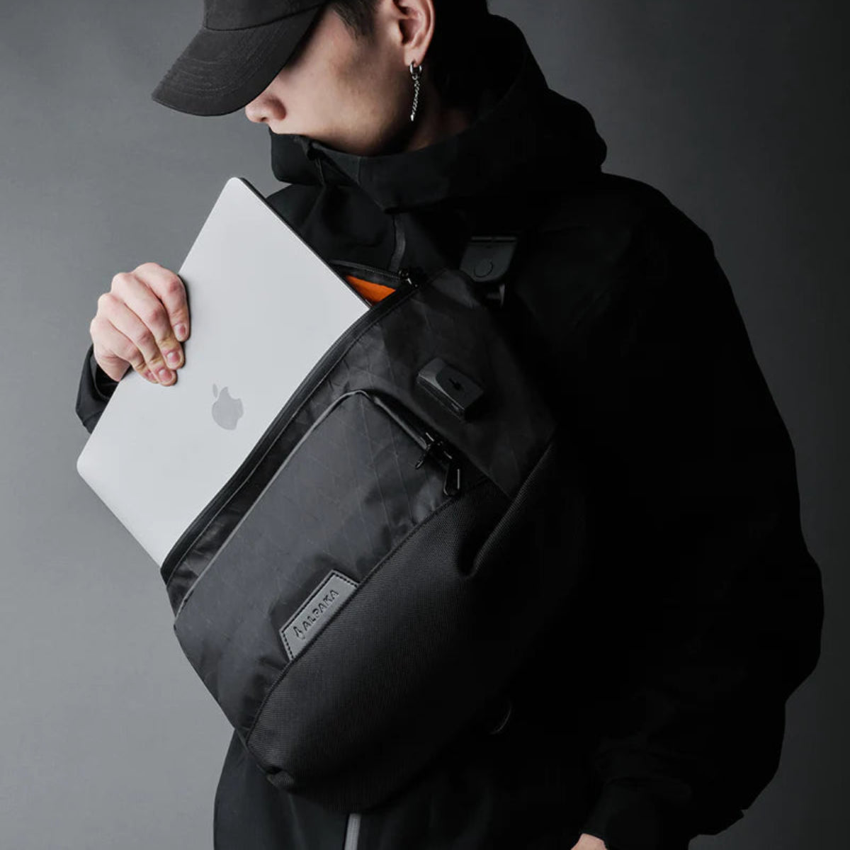 Alpaka Bravo Sling Max V2 側肩包｜限量黑色防水款