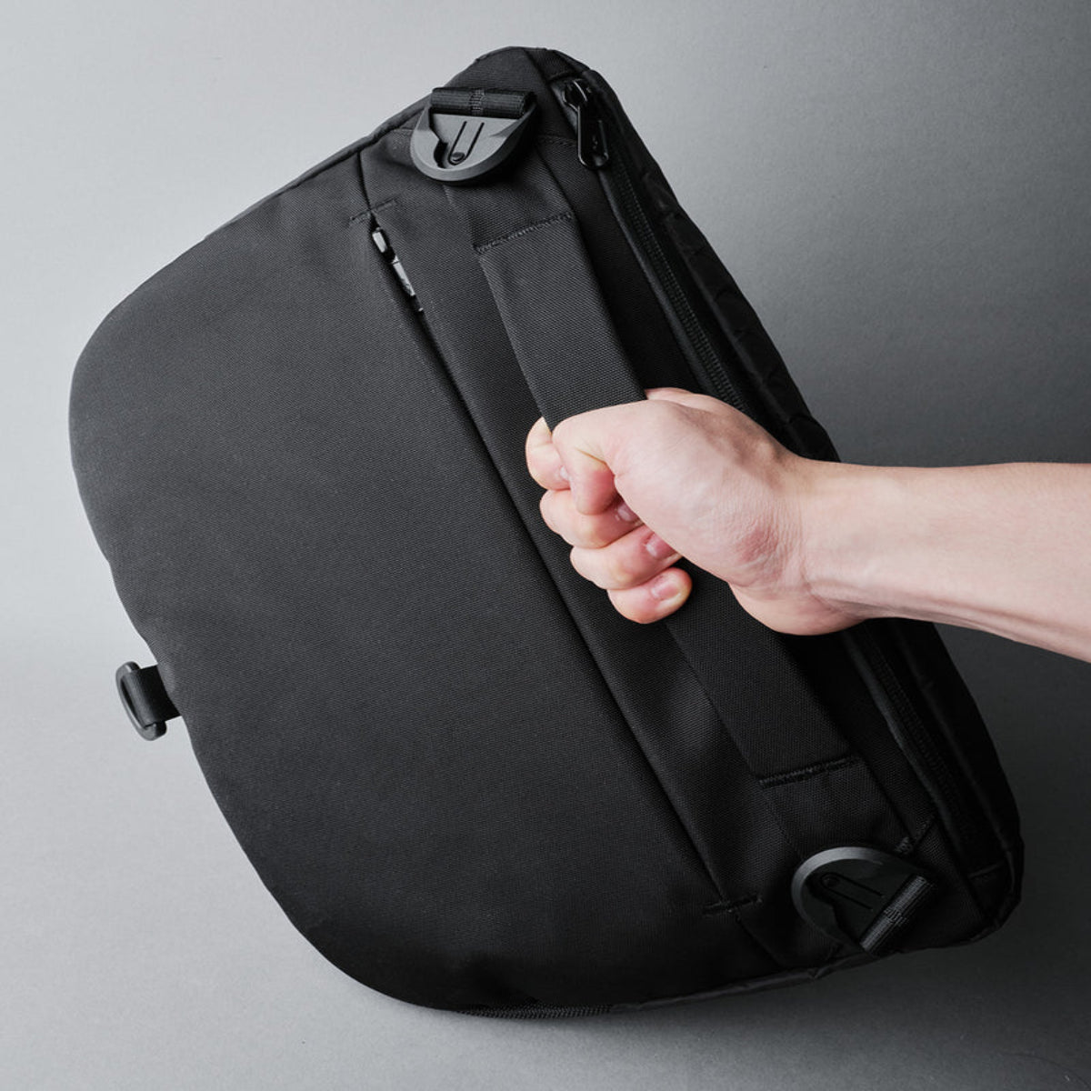 Alpaka Bravo Sling Max V2 側肩包｜限量黑色防水款