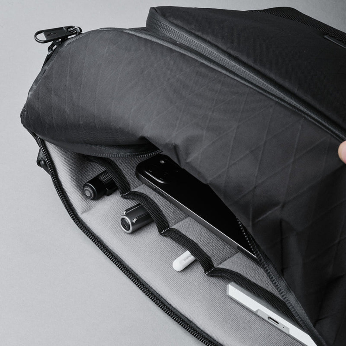 Alpaka Bravo Sling Max V2 側肩包｜限量黑色防水款