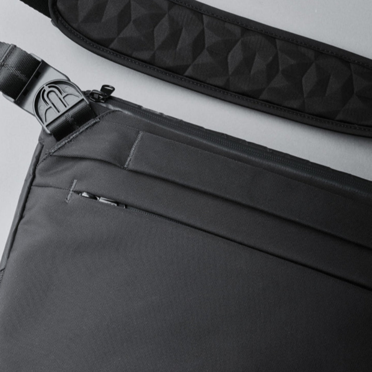 Alpaka Bravo Sling Max V2 側肩包｜限量黑色防水款