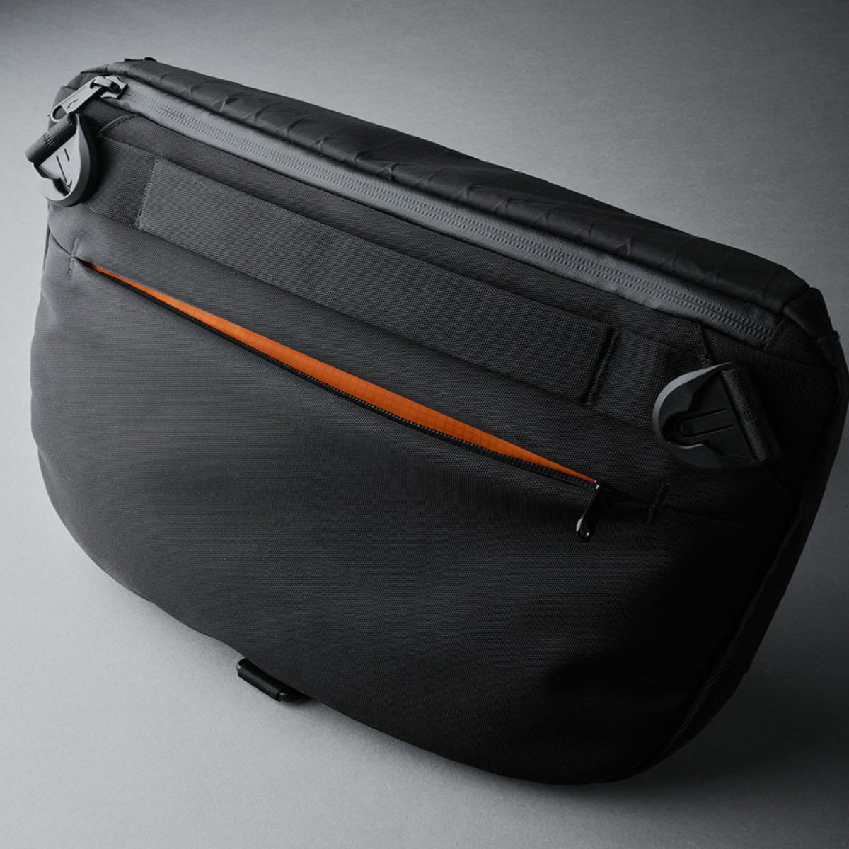 Alpaka Bravo Sling Max V2 側肩包｜限量黑色防水款