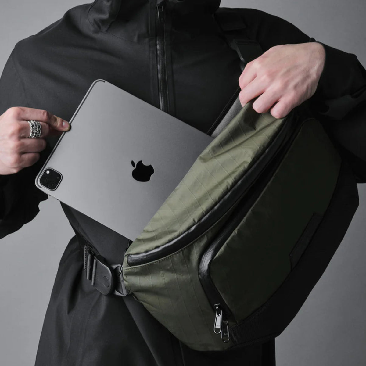 Alpaka Bravo Sling Max V2 側肩包｜限量黑色防水款