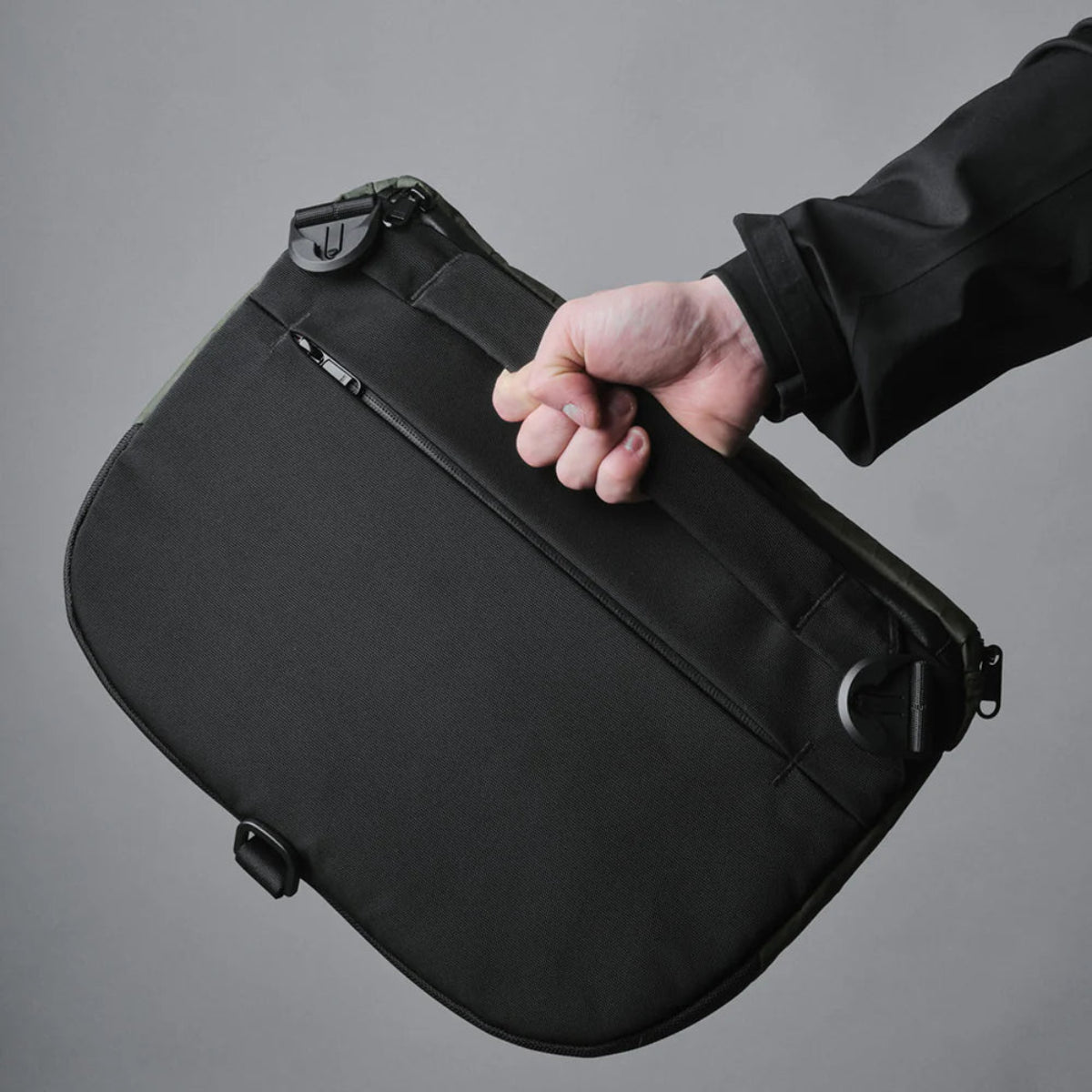 Alpaka Bravo Sling Max V2 側肩包｜限量黑色防水款