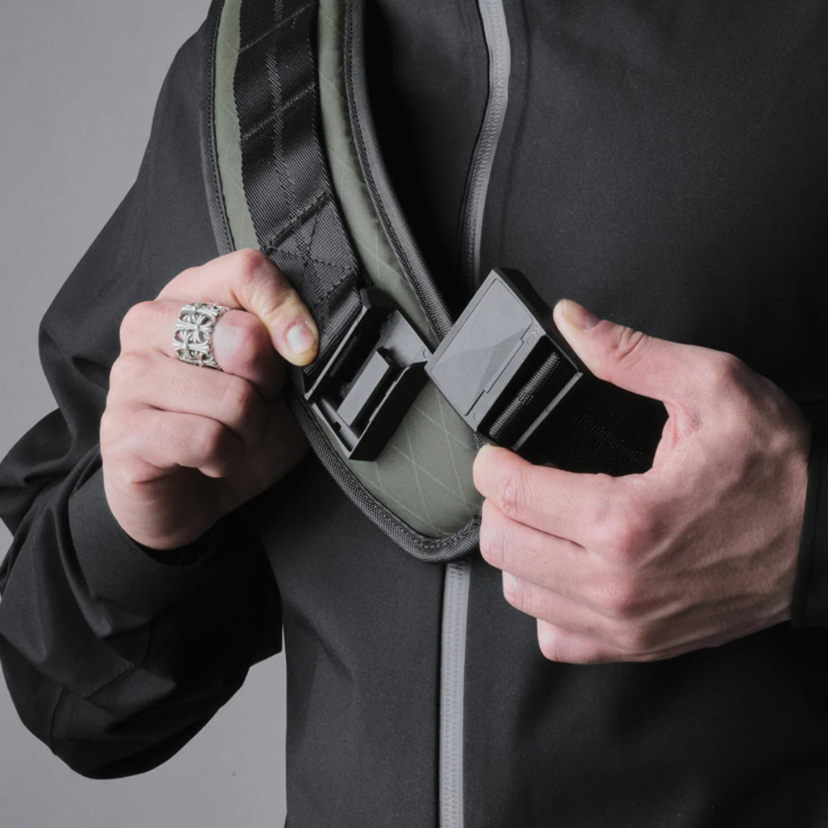 Alpaka Bravo Sling Max V2 側肩包｜限量黑色防水款