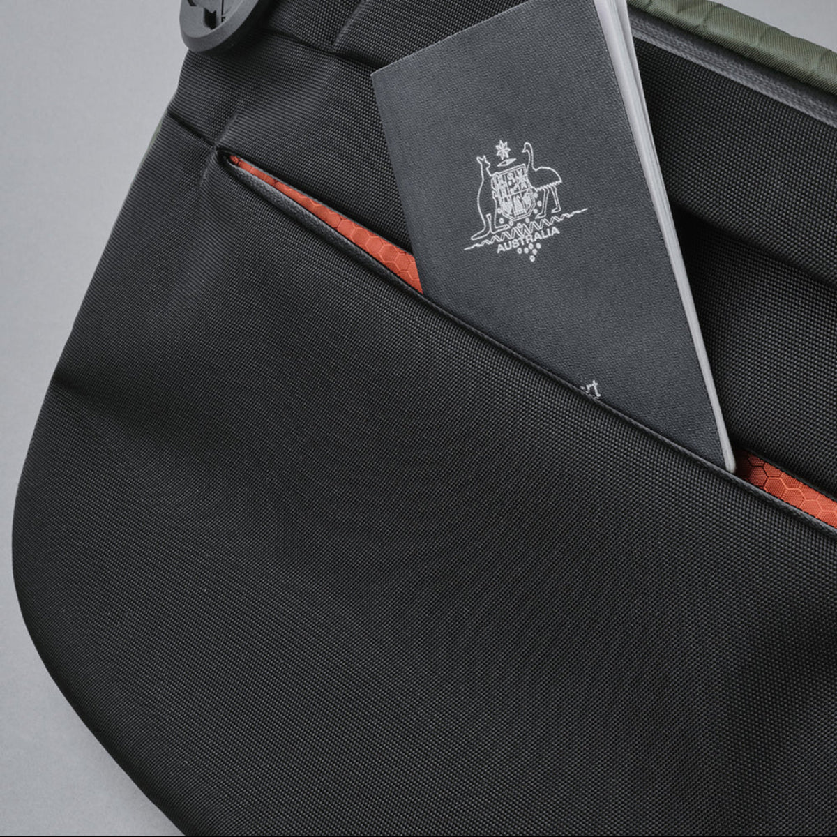 Alpaka Bravo Sling Max V2 側肩包｜限量黑色防水款