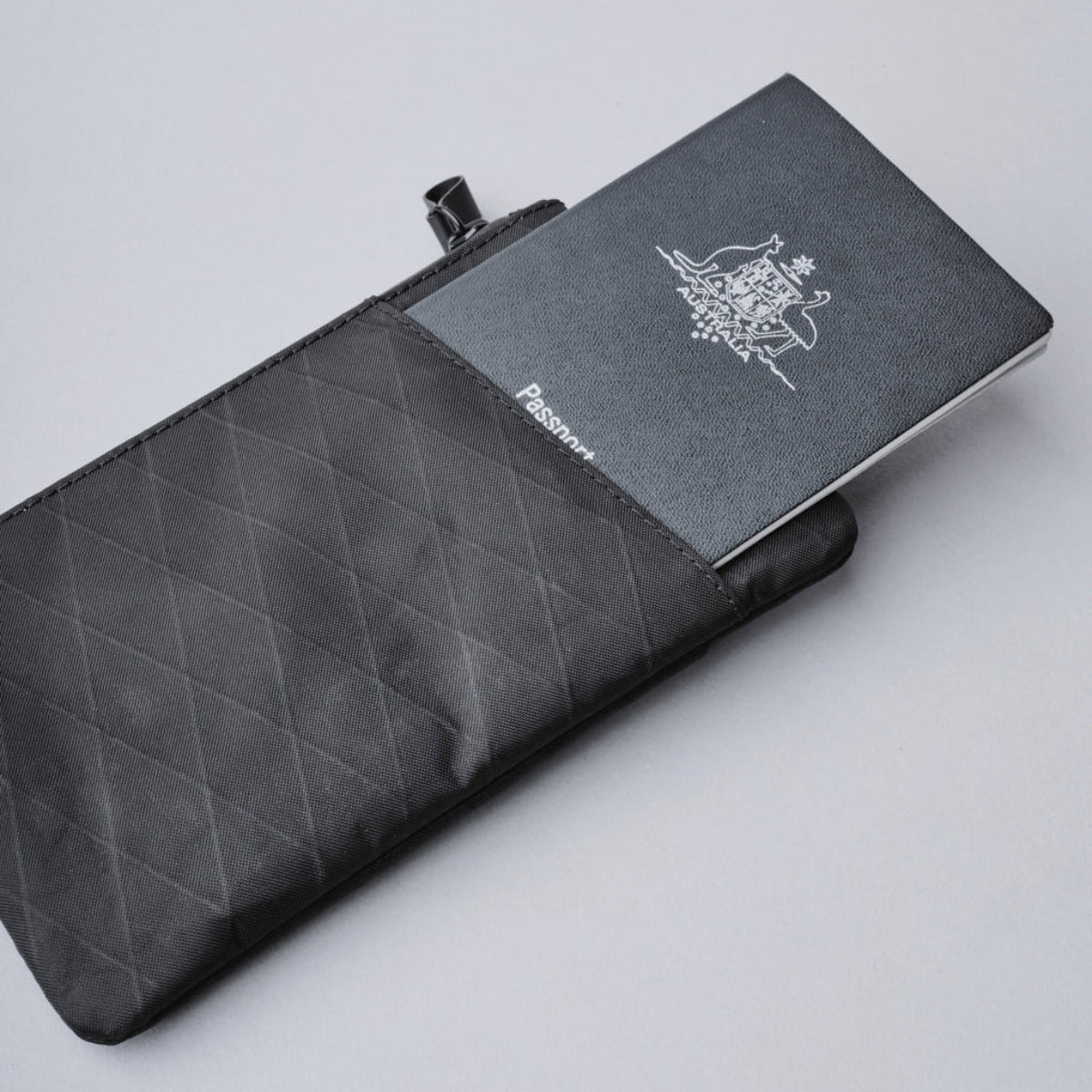 Alpaka Zip Clutch 手拿包｜防水輕巧